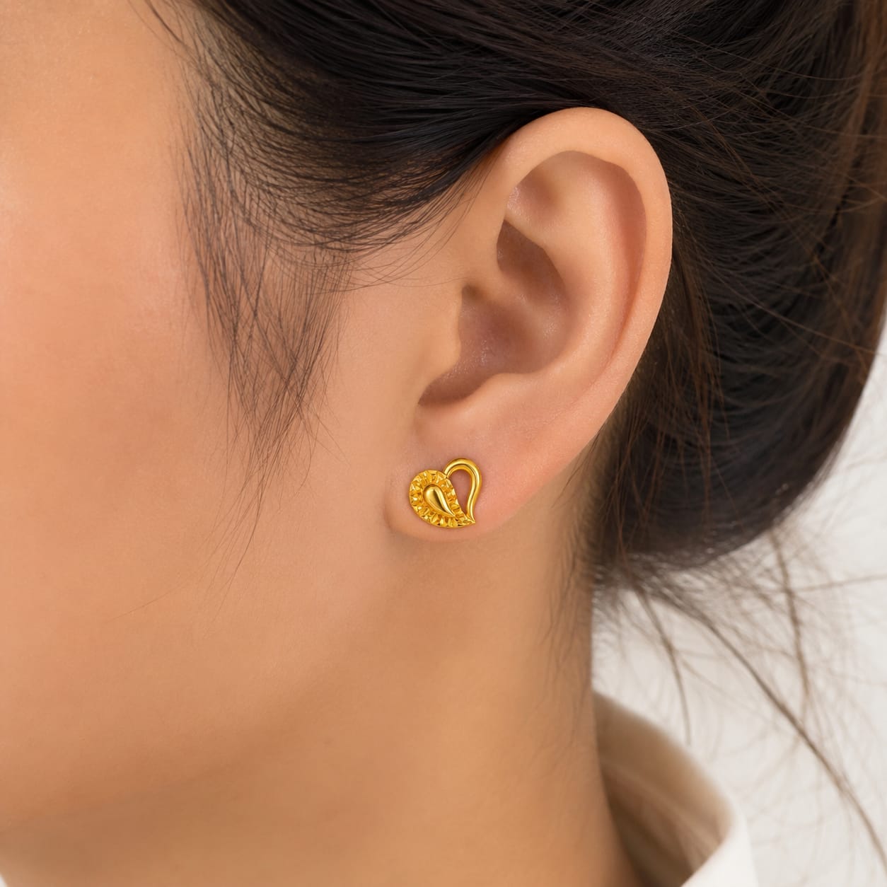 9K Asymmetric Paisley Diamond-Cut Stud Earring