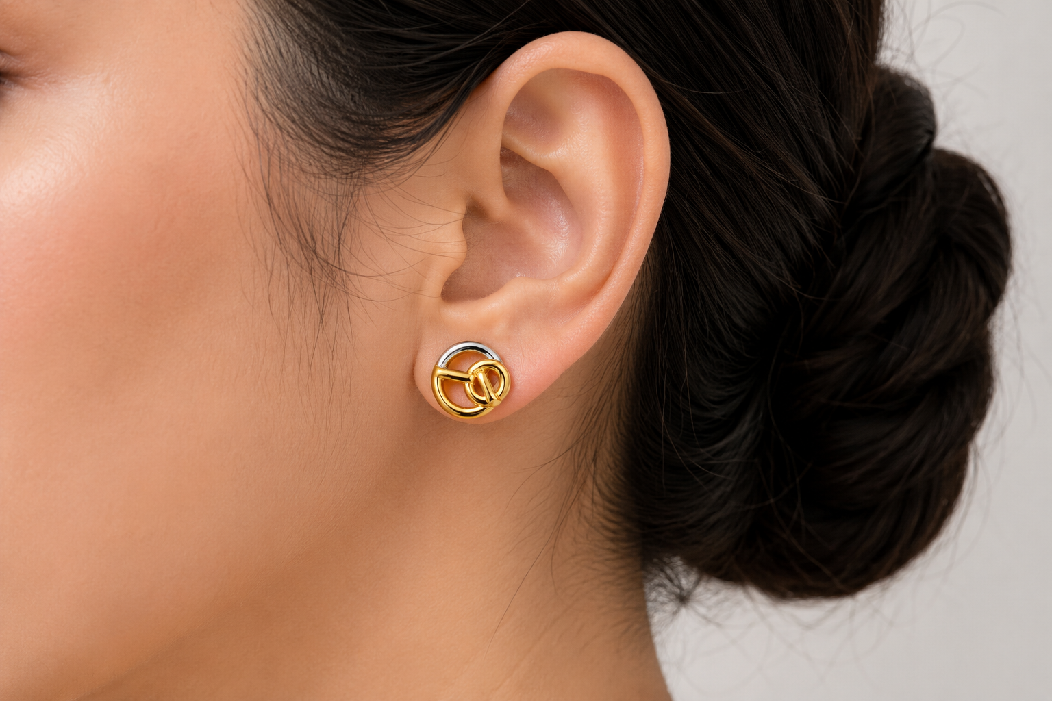 9K Dual-Tone Interlocking Circle Stud Earrings