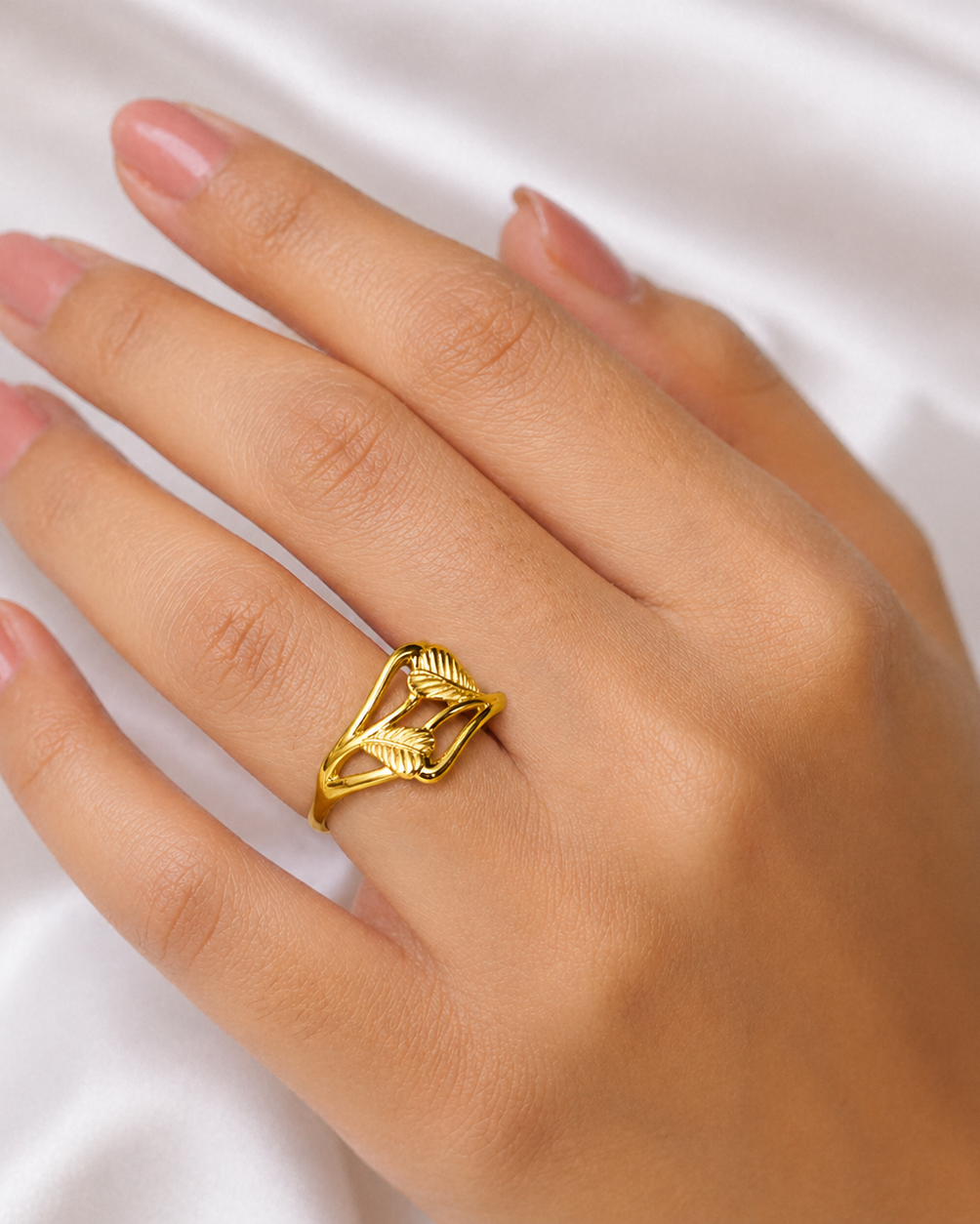 9K Twin Leaf Openwork Band Ring
