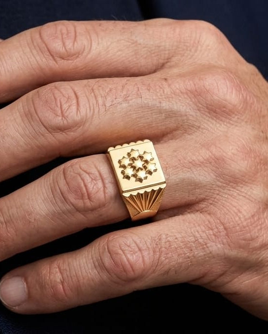 9K This is a Men's Seven-Star Cluster Gold Signet Ring