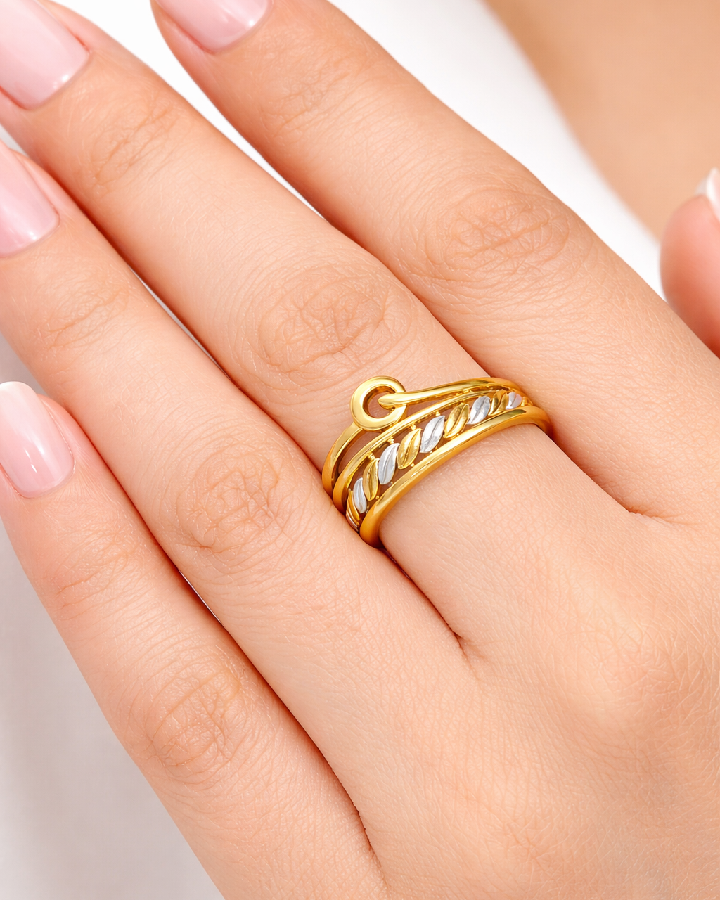 9K Two-Tone Twisted Rope Band with Circle Charm Ring