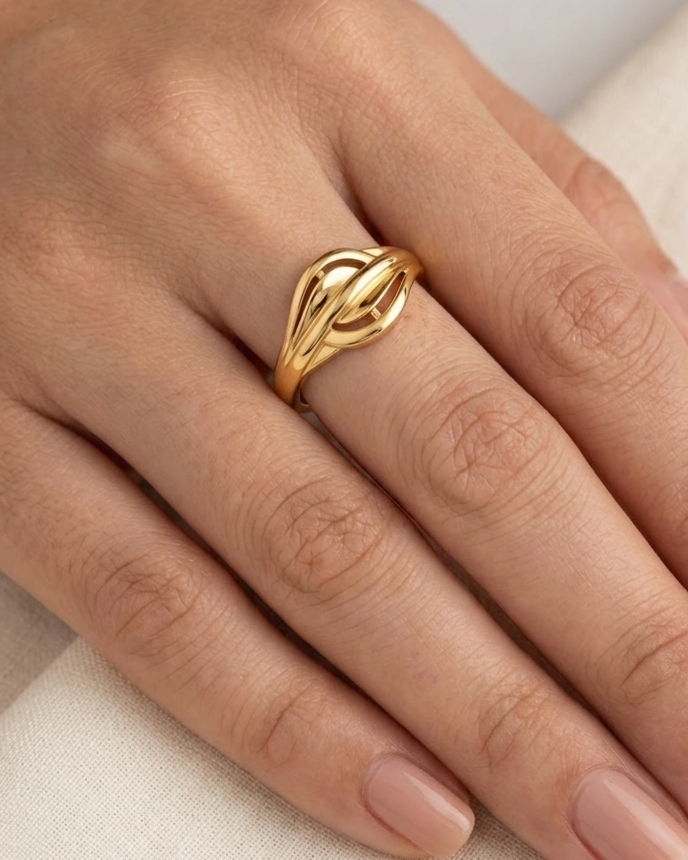 9K Fluid Wave Crossover Ring