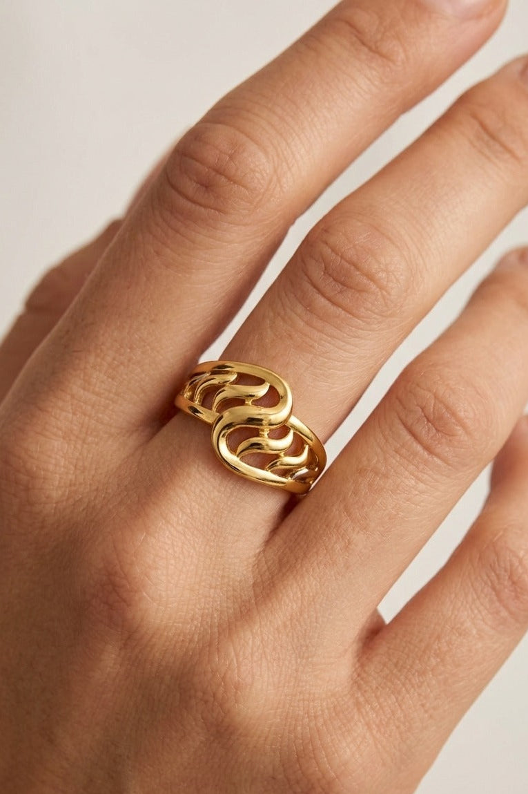 9k Abstract Swirl Ring