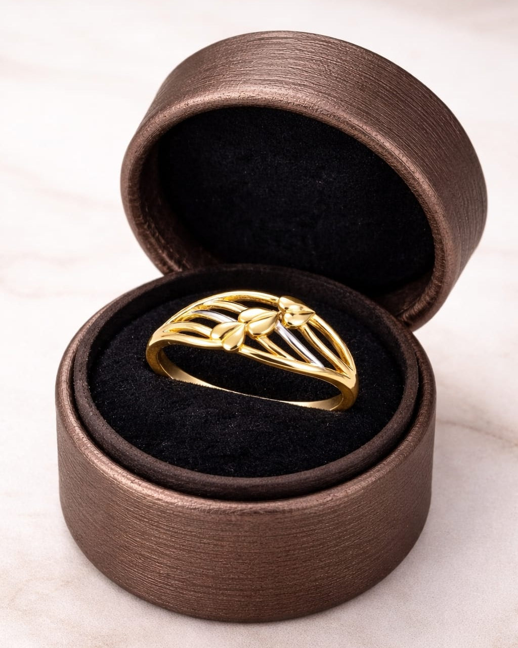 9k Triple Leaf Ring