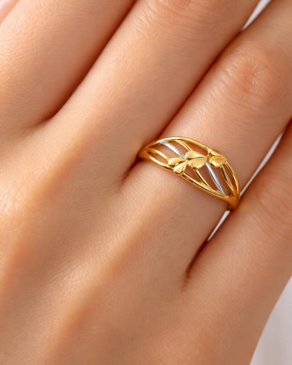9k Triple Leaf Ring